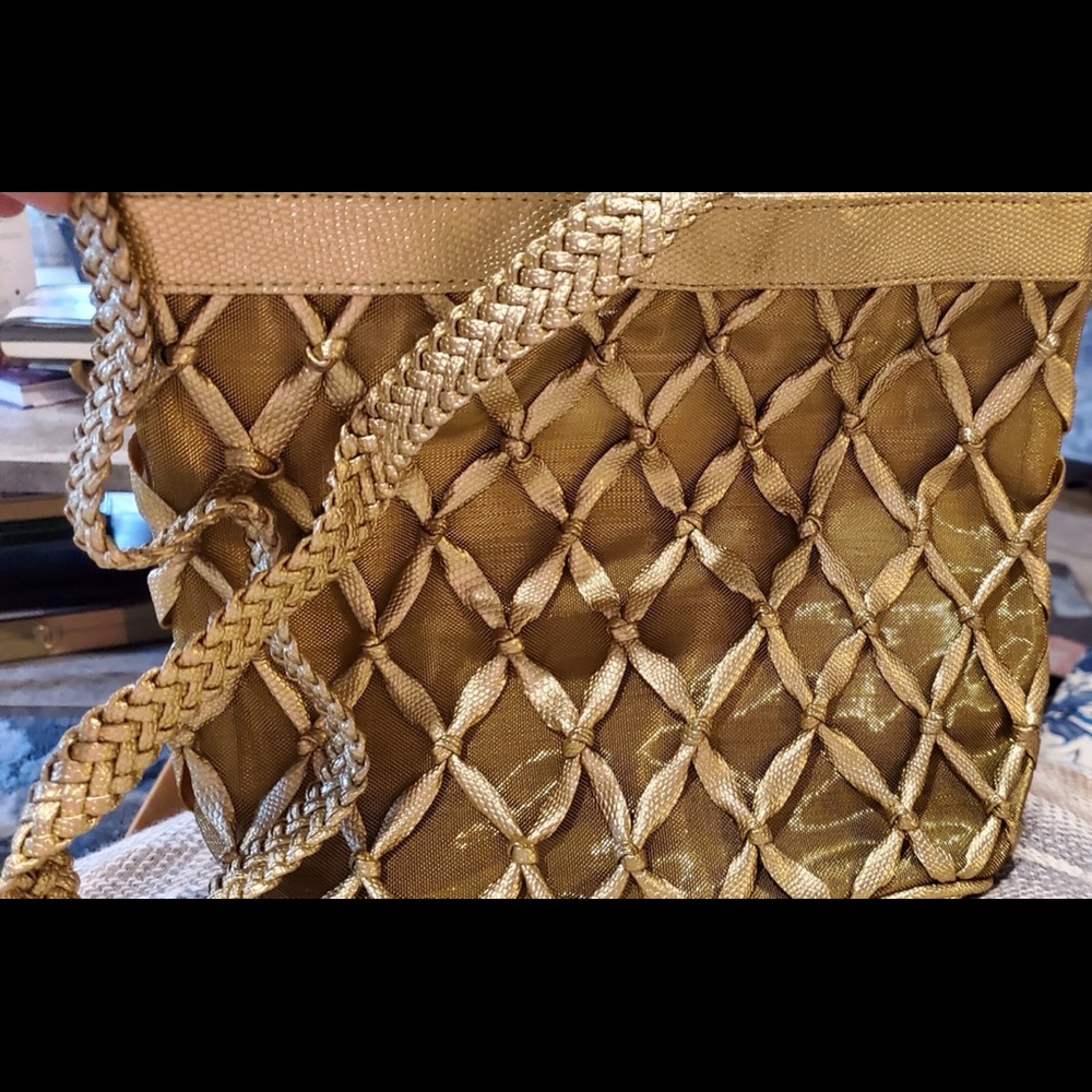 GUC VINTAGE RARE gold shoulder bag.